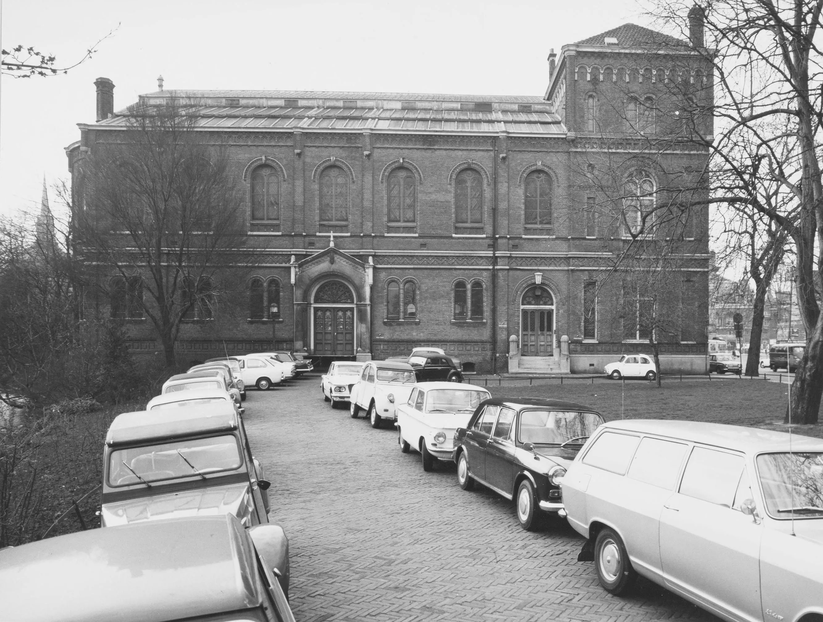 Zij-aanzicht De Vrije Gemeente